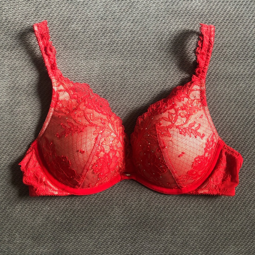 EUC! Sexy Lace push-up w/ rhinestones.